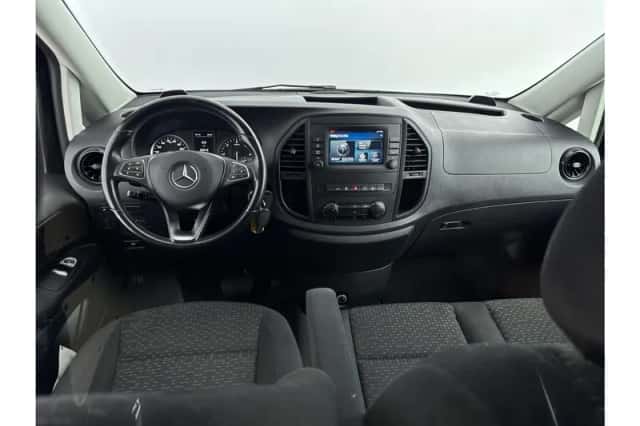 Mercedes-Benz Vito (2022) thumbnail 3