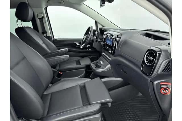 Mercedes-Benz Vito (2024) thumbnail 3