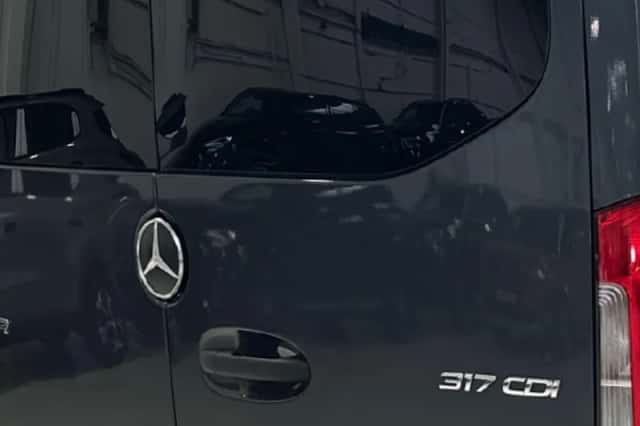 Mercedes-Benz Sprinter (2024) thumbnail 2