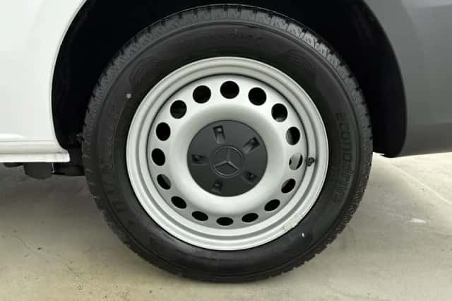 Mercedes-Benz eVito (2025) thumbnail 3