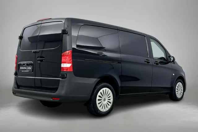 Mercedes-Benz Vito (2024) thumbnail 2