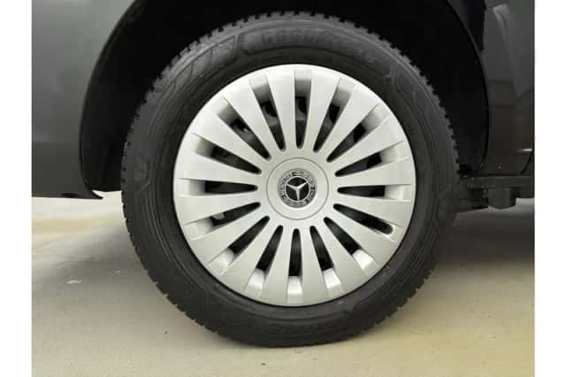 Mercedes-Benz Vito (2024) thumbnail 3