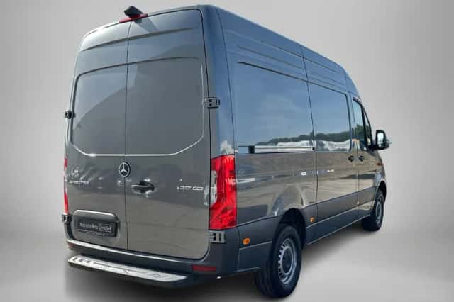 Mercedes-Benz Sprinter (2024) thumbnail 2