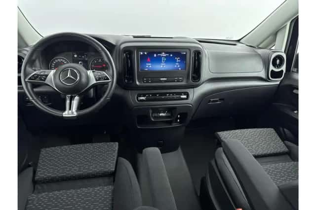 Mercedes-Benz Vito (2024) thumbnail 3
