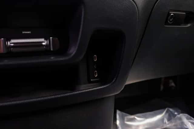 Mercedes-Benz eVito (2025) thumbnail 14