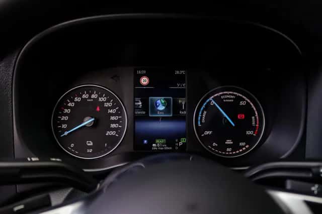 Mercedes-Benz eVito (2025) thumbnail 22