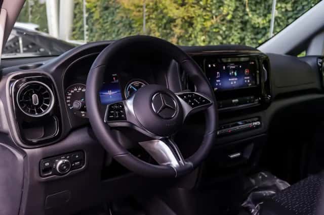 Mercedes-Benz eVito (2025) thumbnail 23