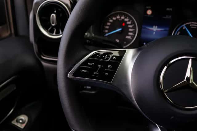 Mercedes-Benz eVito (2025) thumbnail 26
