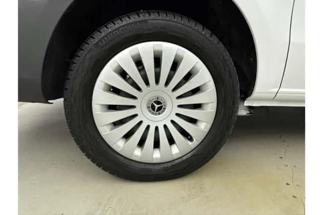 Mercedes-Benz Vito (2024) thumbnail 4