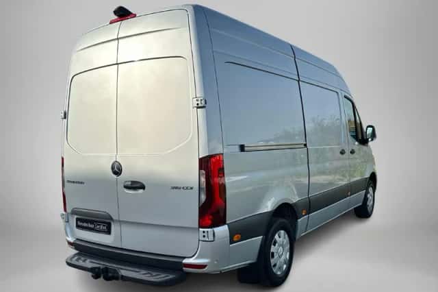 Mercedes-Benz Sprinter (2024) thumbnail 2