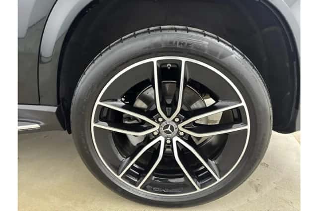 Mercedes-Benz GLE (2024) thumbnail 4