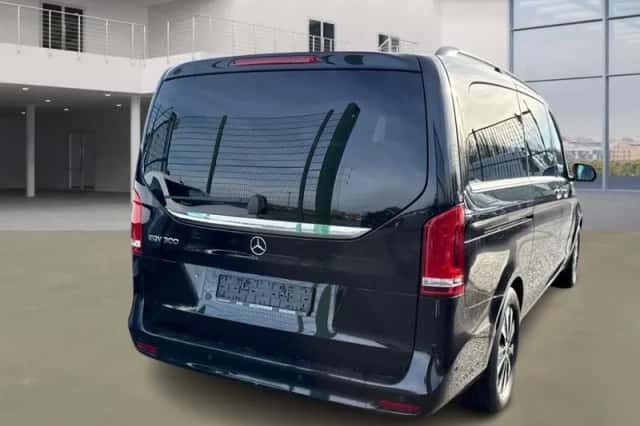 Mercedes-Benz EQV (2024) thumbnail 2