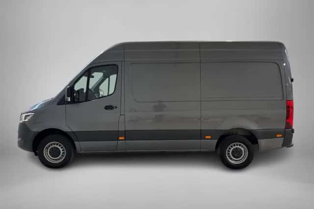 Mercedes-Benz Sprinter (2023) thumbnail 4