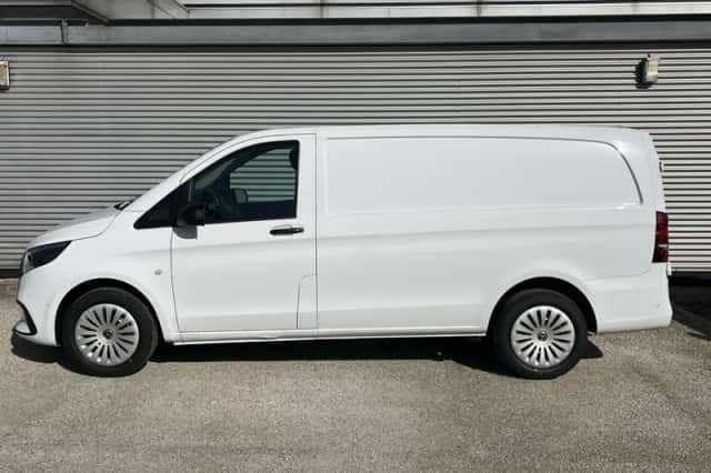 Mercedes-Benz Vito (2026) thumbnail 2