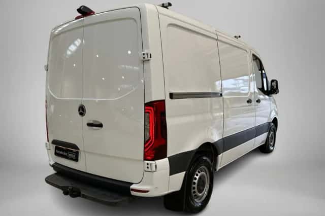 Mercedes-Benz Sprinter (2023) thumbnail 2
