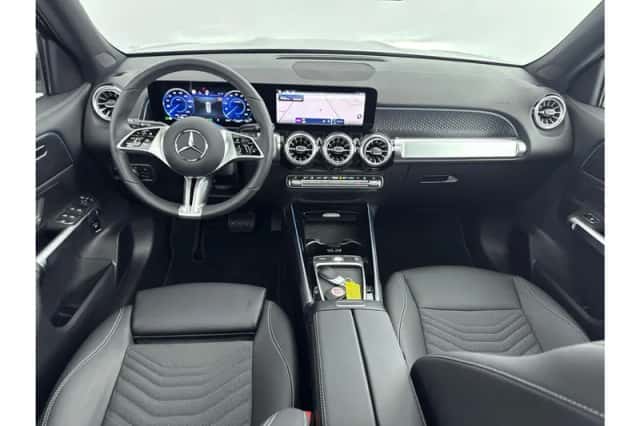 Mercedes-Benz EQB (2025) thumbnail 3