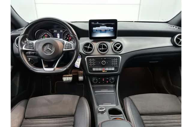 Mercedes-Benz CLA-Klasse (2016) thumbnail 3