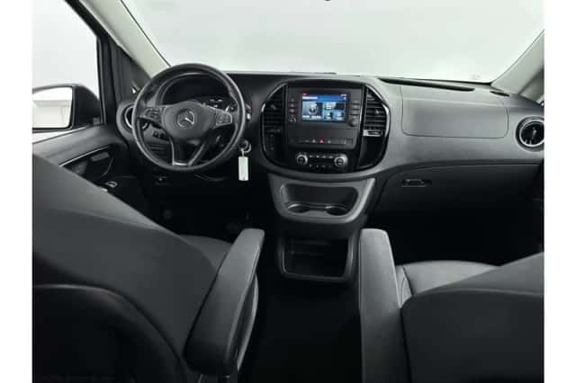 Mercedes-Benz Vito (2024) thumbnail 3
