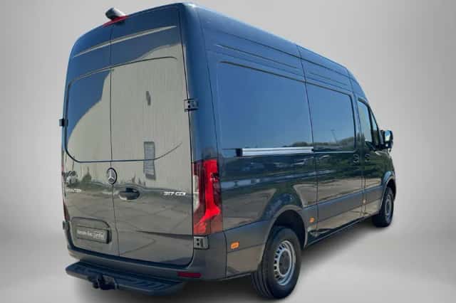 Mercedes-Benz Sprinter (2024) thumbnail 2
