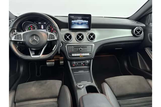 Mercedes-Benz GLA (2018) thumbnail 3