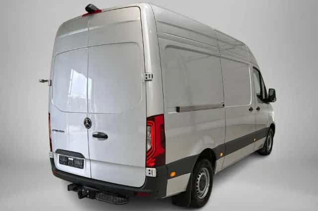 Mercedes-Benz Sprinter (2024) thumbnail 2