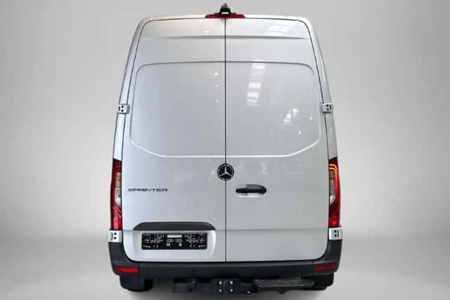 Mercedes-Benz Sprinter (2024) thumbnail 5