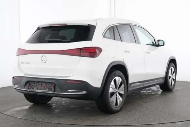 Mercedes-Benz EQA (2025) thumbnail 2