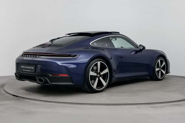 Porsche 911 (2025) thumbnail 2
