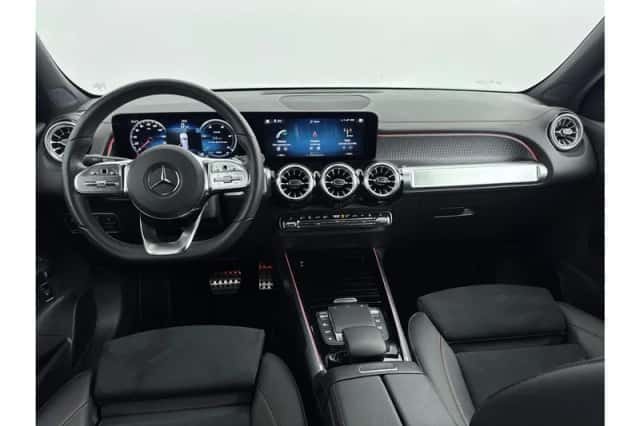 Mercedes-Benz EQB (2023) thumbnail 3