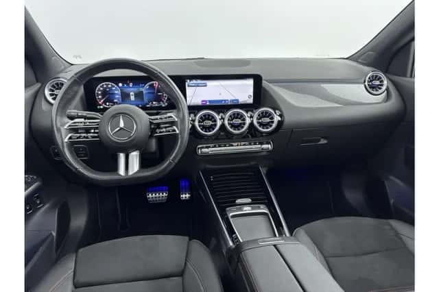 Mercedes-Benz GLA (2024) thumbnail 3