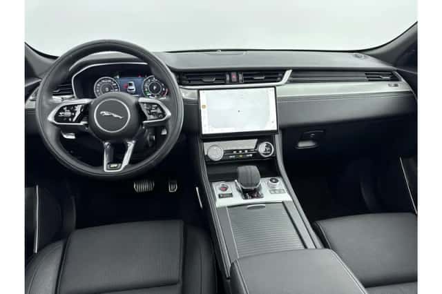 Jaguar F-Pace (2022) thumbnail 3
