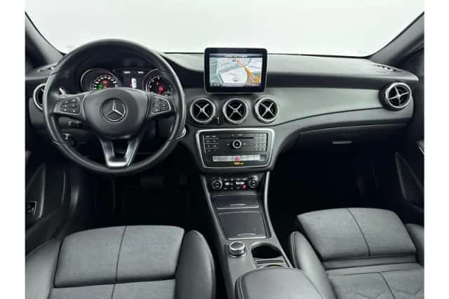 Mercedes-Benz GLA (2018) thumbnail 3
