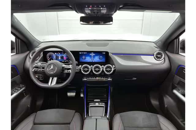 Mercedes-Benz GLA (2024) thumbnail 3