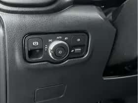 Mercedes-Benz Vito (2024) thumbnail 12