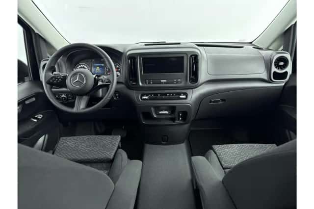 Mercedes-Benz Vito (2024) thumbnail 3