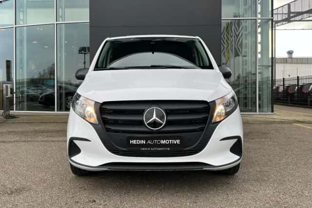 Mercedes-Benz Vito (2025) thumbnail 2