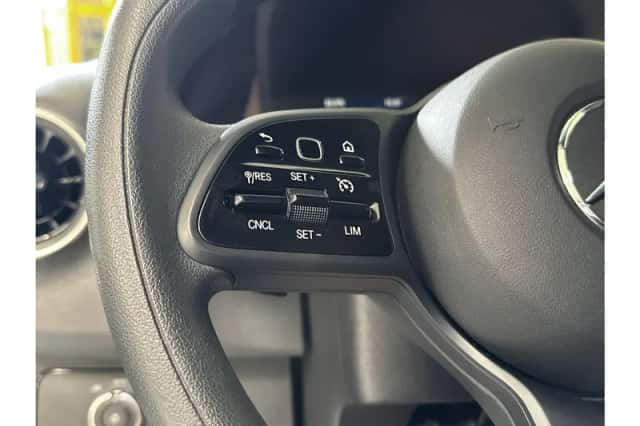 Mercedes-Benz Sprinter (2023) thumbnail 6