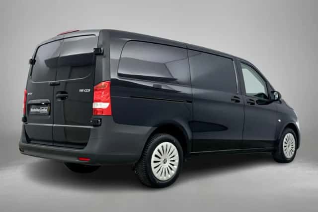 Mercedes-Benz Vito (2024) thumbnail 2