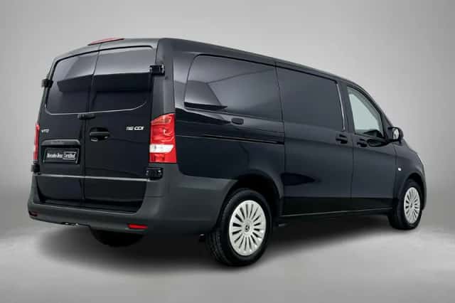Mercedes-Benz Vito (2024) thumbnail 2