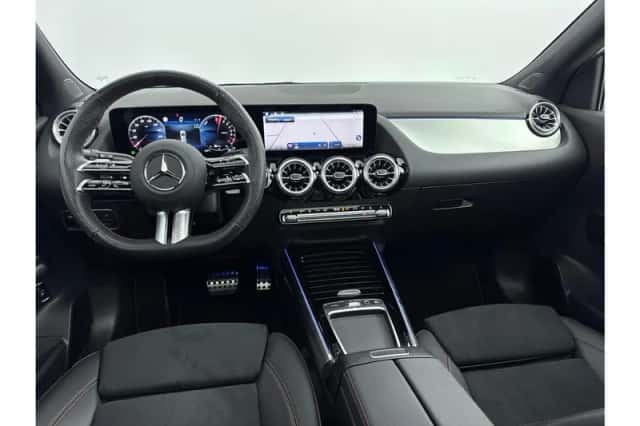 Mercedes-Benz GLA (2024) thumbnail 3