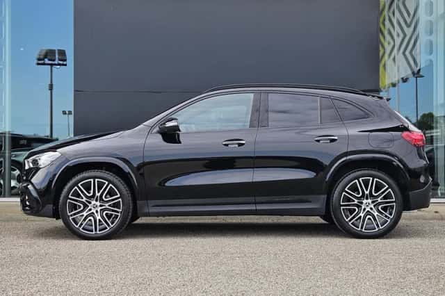 Mercedes-Benz GLA (2026) thumbnail 3