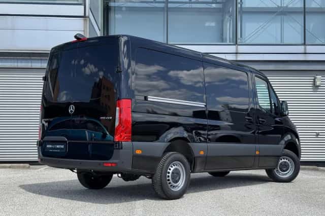 Mercedes-Benz Sprinter (2026) thumbnail 2