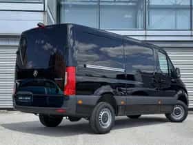 Mercedes-Benz Sprinter (2026) thumbnail 3