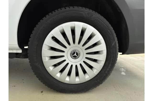 Mercedes-Benz Vito (2024) thumbnail 3