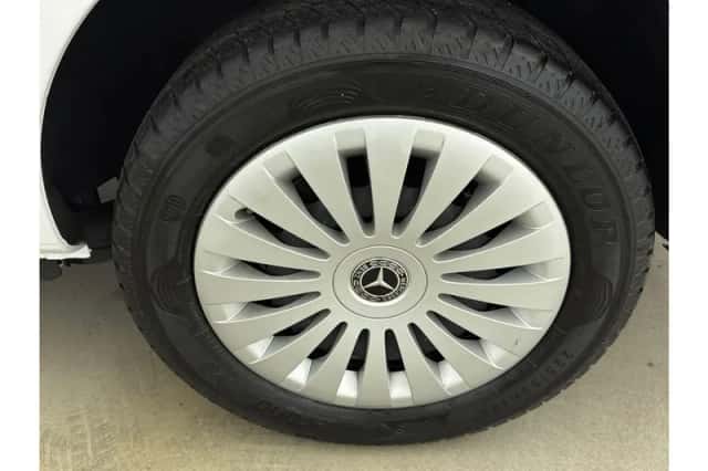 Mercedes-Benz Vito (2024) thumbnail 3