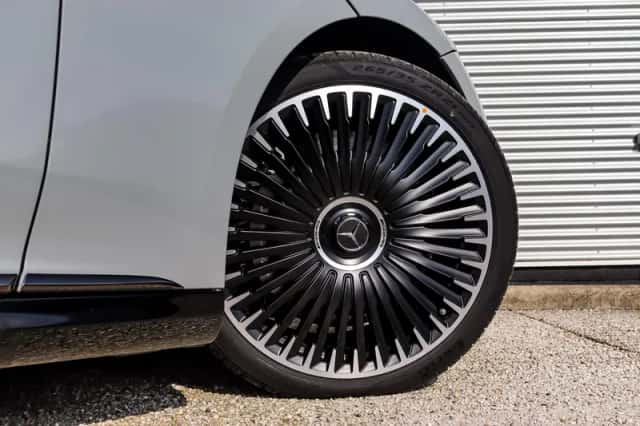 Mercedes-Benz EQE (2025) thumbnail 4