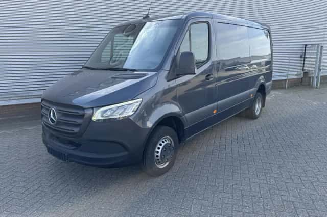 Mercedes-Benz Sprinter (2024) thumbnail 2