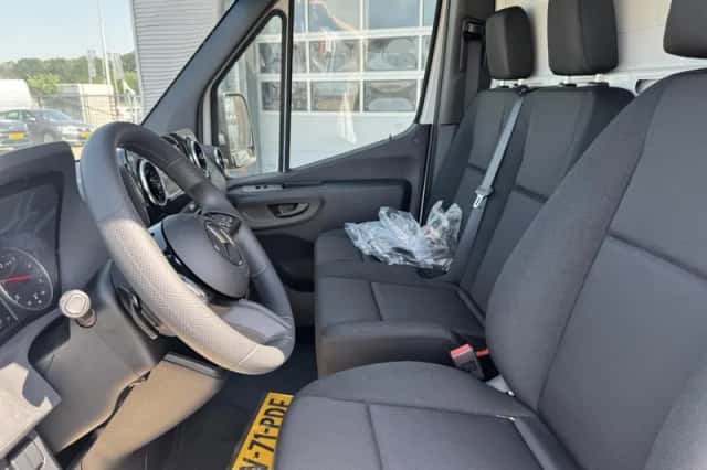 Mercedes-Benz Sprinter (2024) thumbnail 6
