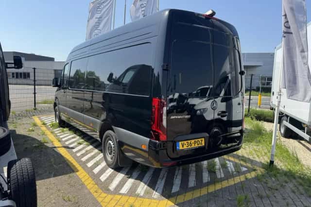 Mercedes-Benz Sprinter (2024) thumbnail 2