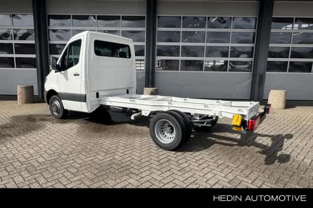 Mercedes-Benz Sprinter (2024) thumbnail 2